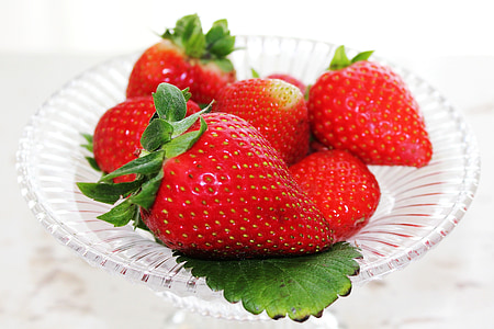 ripe strawberries in a bowl thumbnail