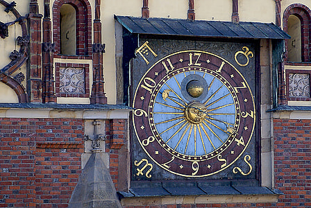 purple and blue clock thumbnail