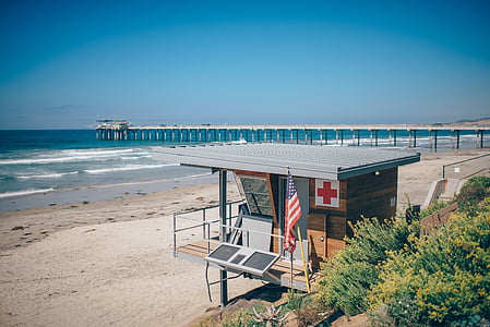 lifeguard tower near green grass thumbnail