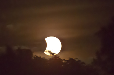 moon during night time thumbnail