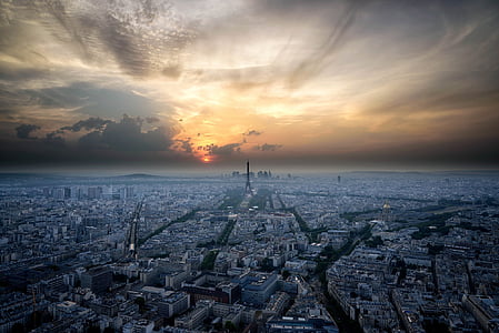 skyline photo of Paris France thumbnail
