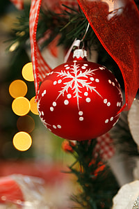selective focus photo of red Christmas bauble thumbnail