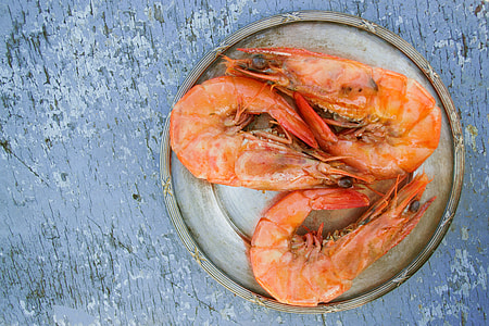 three shrimp on round gray plate thumbnail