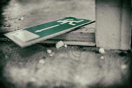 closeup photo of run signage thumbnail