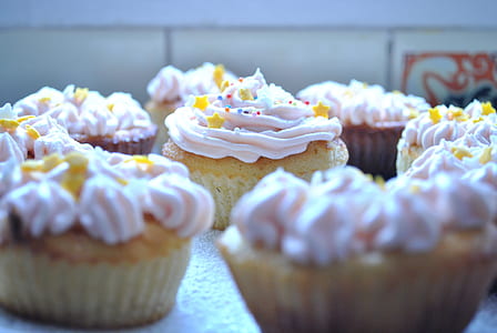 cupcakes with toppings thumbnail