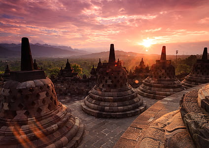 landscape photography of ancient building thumbnail