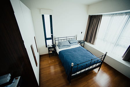 blue bed sheet and pillowcases thumbnail