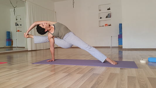 woman doing yoga indoor thumbnail