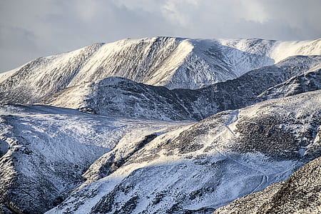 mountain covered in snow thumbnail