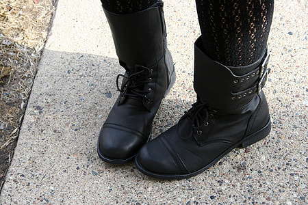 Women's Black Boots thumbnail
