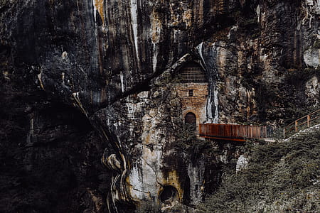 Predjama castle at the cave mouth in Postojna, Slovenia thumbnail