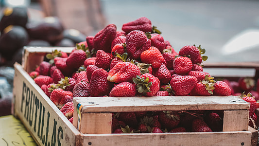 strawberries in crate thumbnail