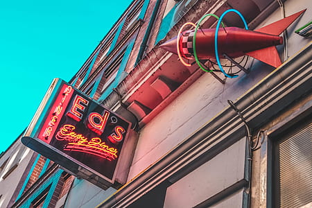 turned on Eds Easy Diner signage thumbnail