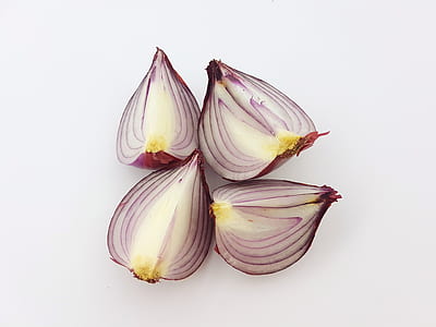 four slice of red onions thumbnail
