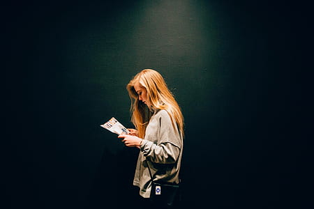 woman reading magazine thumbnail