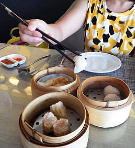 Eating Dim Sum with Chopsticks thumbnail