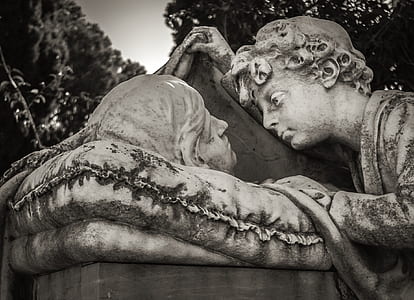 gray concrete statue thumbnail