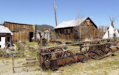 brown wooden barn thumbnail