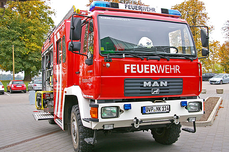 red Feuer Wehr Man truck thumbnail
