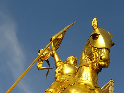 golden knight raising flag statue thumbnail