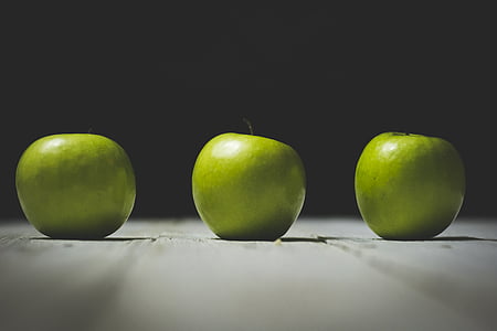 three green apple fruits thumbnail