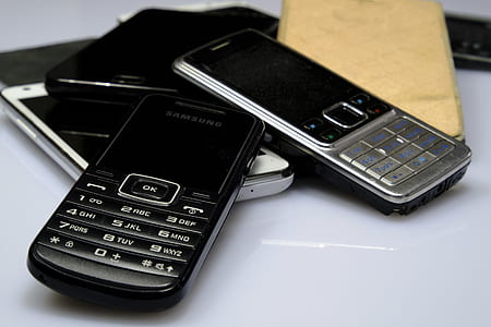 black Samsung candybar phone thumbnail