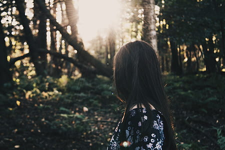 woman facing trees thumbnail