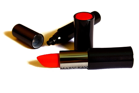 opened red lipstick and pen thumbnail