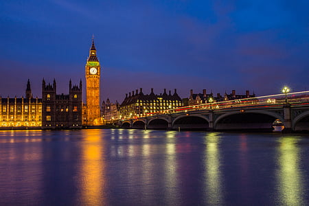 Elizabeth tower of London during nighttime thumbnail