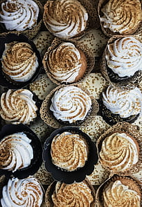 baked cupcakes lot thumbnail