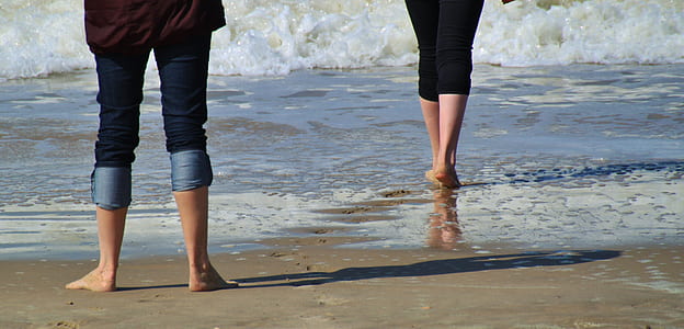two person at seashore thumbnail