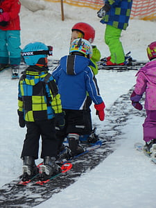 group of children wearing snowskis thumbnail
