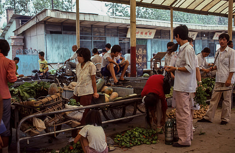 people in the market thumbnail