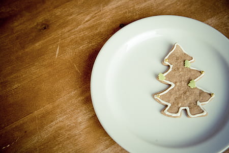 round white plate with biscuit thumbnail
