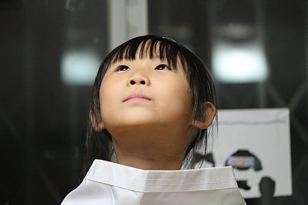 girl's white top thumbnail