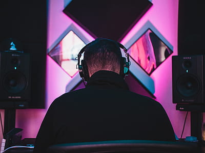 man wearing black headphones in front of two speakers thumbnail