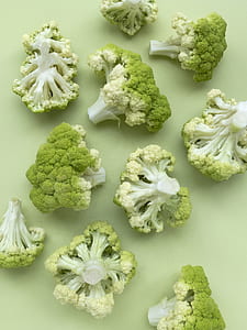 flatlay photography of broccolis thumbnail