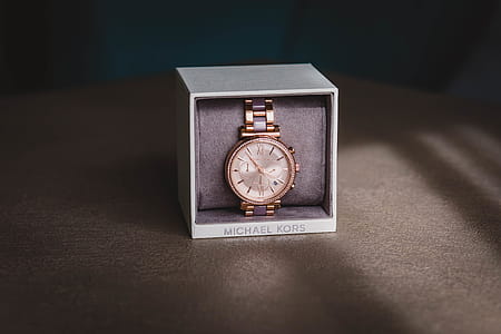 Round Gold-colored Analog Watch With Link Bracelet and Box thumbnail
