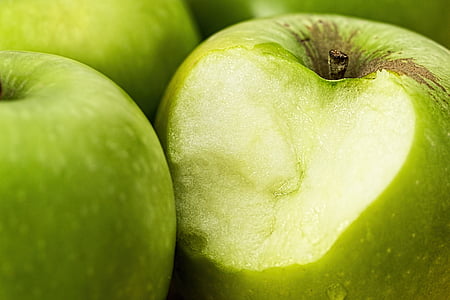 macro photography of green apples thumbnail