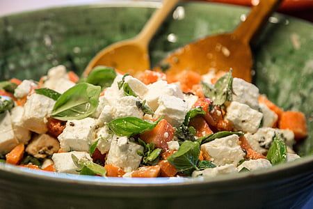 green salad with cheese thumbnail