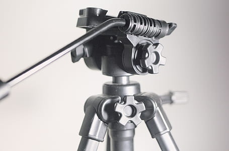 gray tripod thumbnail