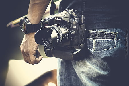 black Nikon DSLR camera thumbnail