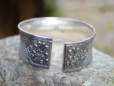 silver-colored bracelet thumbnail