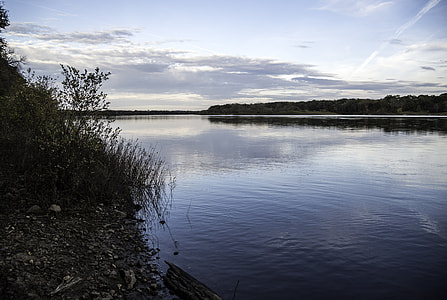 Dusk landscape on the Wisconsin River at Ferry Bluff thumbnail