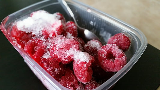 raspberries in clear plastic food container thumbnail
