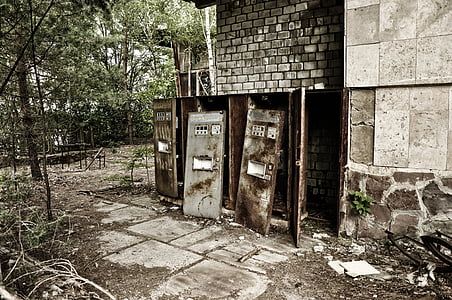 white steel doors thumbnail