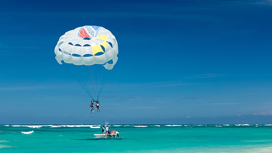two person parachuting going into sea thumbnail