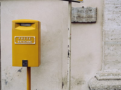yellow Poste Vaticane thumbnail