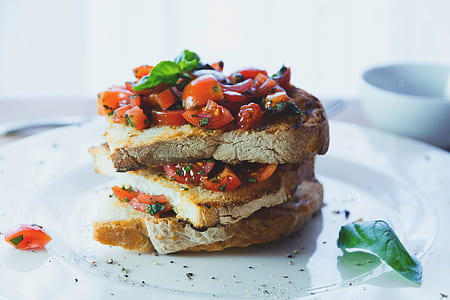 sandwich with tomatoes thumbnail