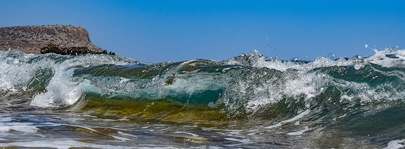 waving body of water thumbnail